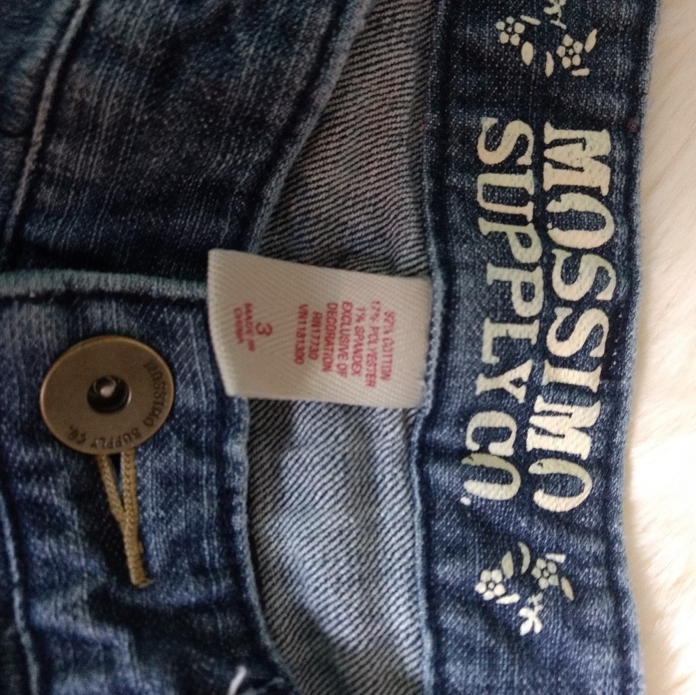 Mossimo cut offs - Picture 2 of 3